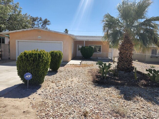 Building Photo - Must See Beautiful Home!