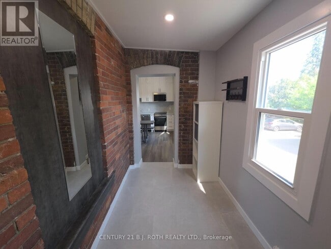 Photo - 82 Albert St N Unité 4