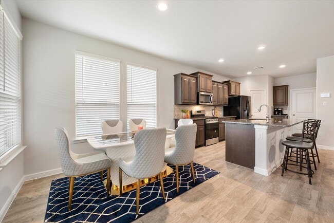 Photo - 305 Running Water Trail