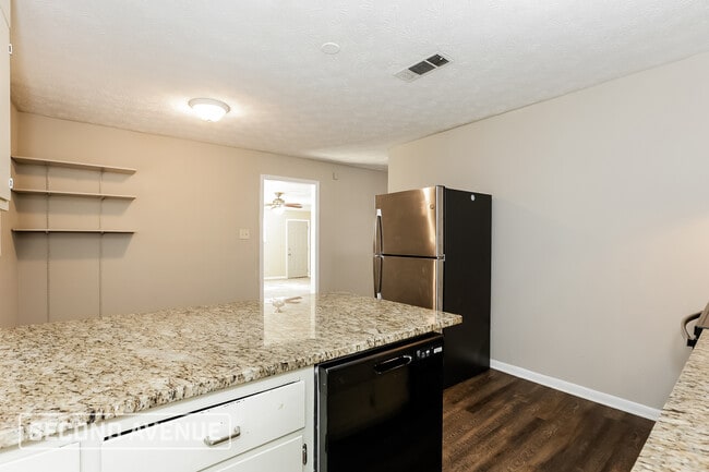 Photo - 2053 Chestnut Log Dr