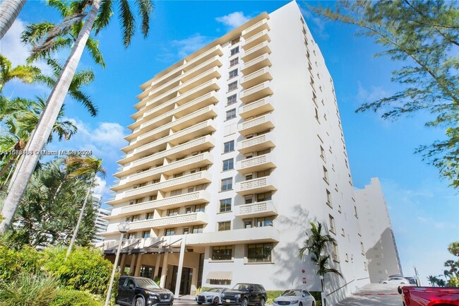 Photo - 10185 Collins Ave Condominio Unidad 906