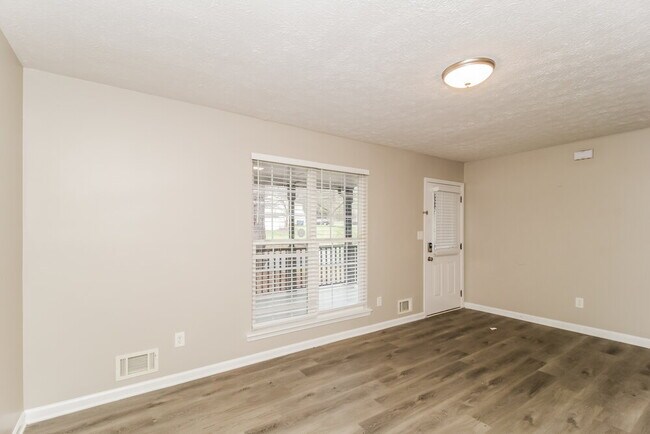 Photo - 6492 Meadowlark Dr