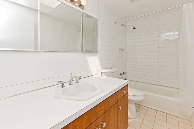 Photo - 588 W Hawthorn Pl