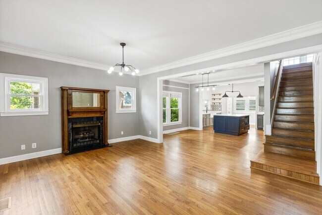 253 15th St NW