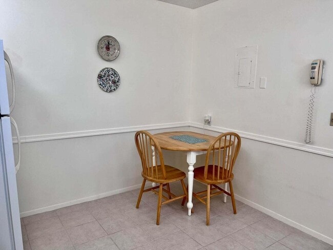 Photo - 135 Amherst Ln