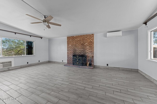 692 W Wickenburg Way