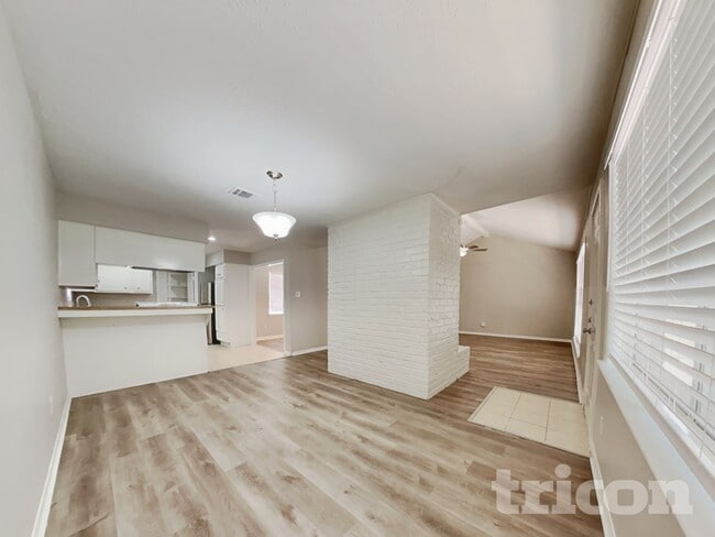 Photo - 14218 Overbrook Ln