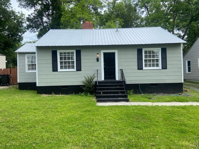 Building Photo - **AVAILABLE NOW**2 Bedroom / 1 Bathroom **Plus Bonus Room**Home for Rent in Midtown Columbus, GA***