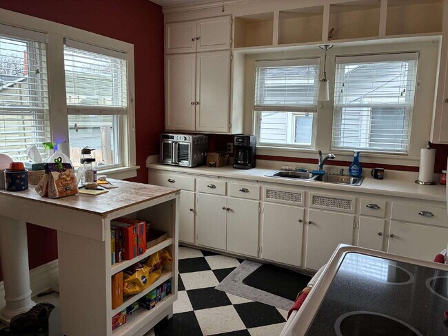 4 Bed 1.5 Bath Off State Street Available June 1st!