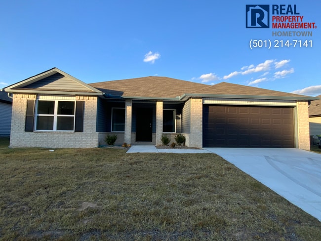 Building Photo - 1495 Meadows Dr