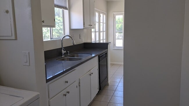 Photo - 2213 Carmona Ave
