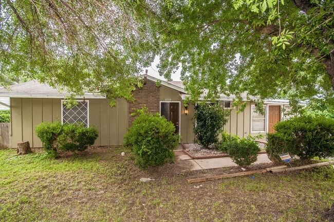 Building Photo - Cozy Remodeled House Near Downtown