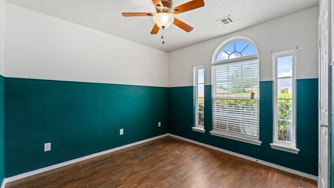 Photo - 440 Brookfield Dr