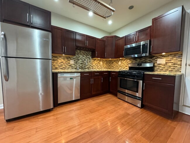 Photo - 2627 E Huntingdon St