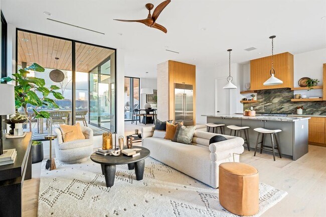 Photo - 1505 Alameda Dr House