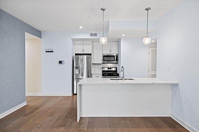 1019 17th Pl NE Unit 401