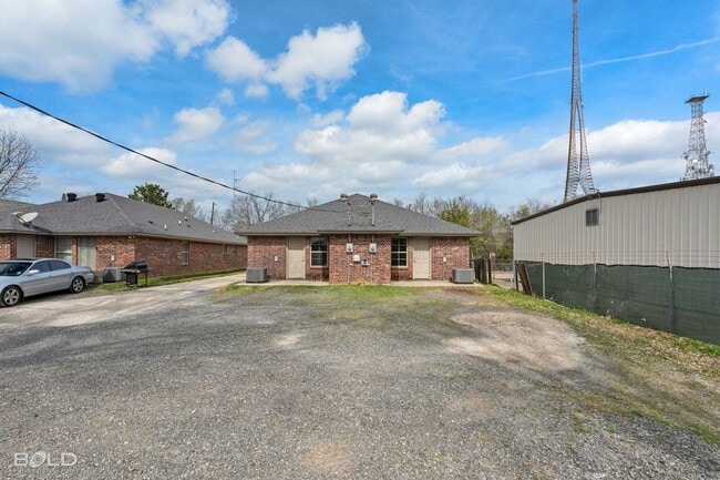 Photo - 1719 Lakeshore Dr