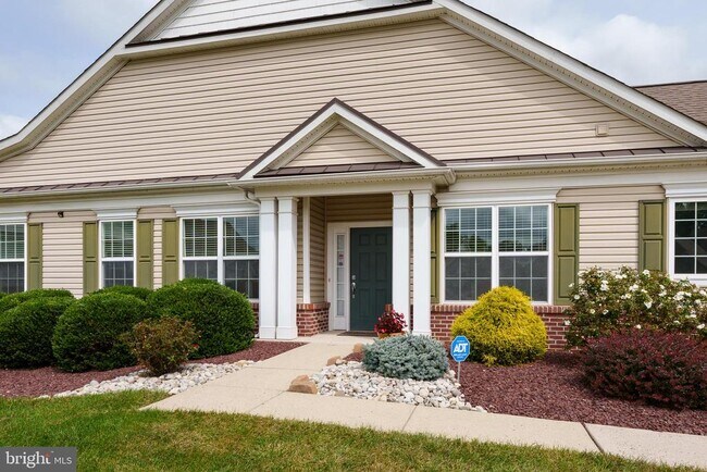 Photo - 208 Sparrow Dr