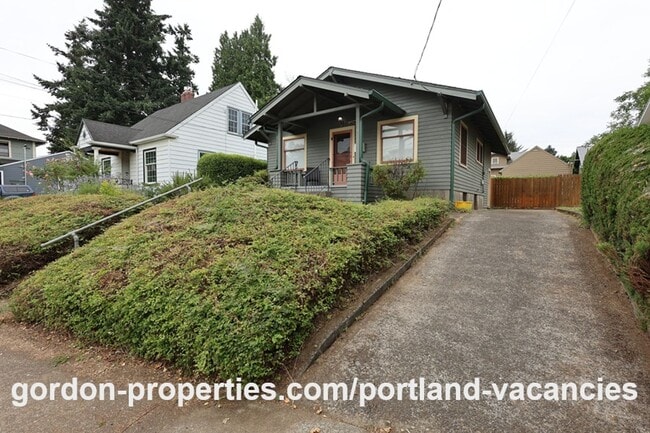 Photo - SE 11th Ave - Vintage 1 bedroom bungalow with office/den in Brooklyn neighborhood
