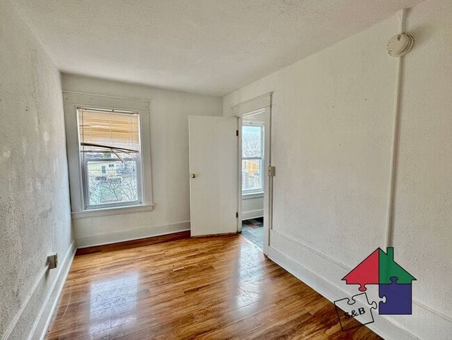 Amazing Two Bedroom in Burlington - $500 OFF FIRST MONTHS RENT WHEN YOU SIGN A LEASE BY 9/15!