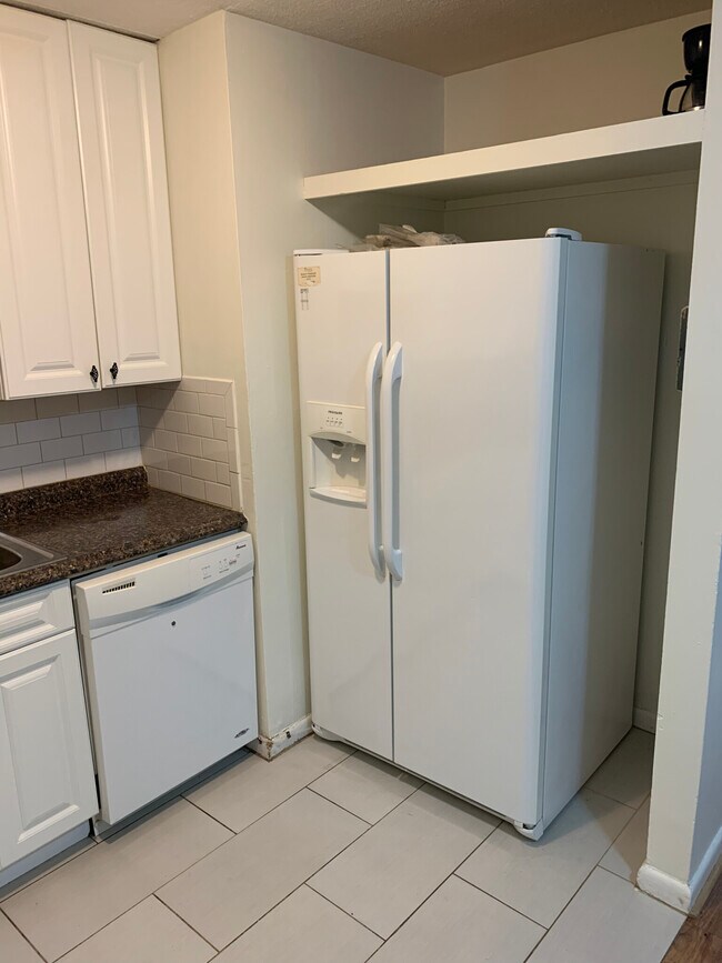 Photo - 10 Scottfield Rd Unit 3