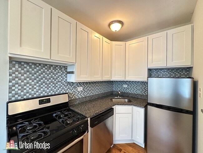 Photo - 523 W Melrose St Unit A02C