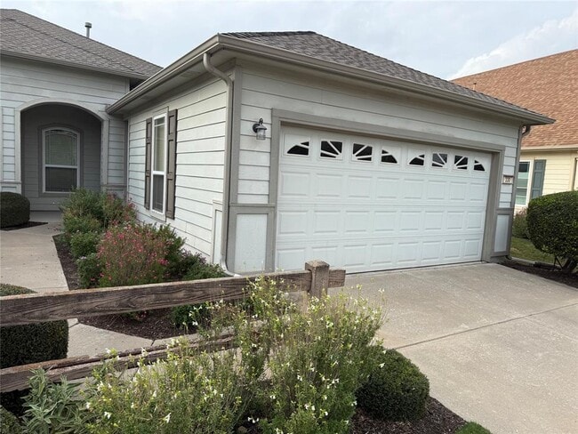 Building Photo - 330 Portsmouth Dr