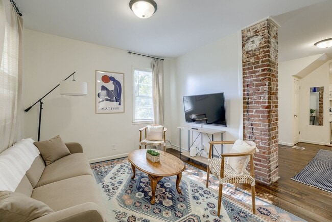 Photo - Charming 2 Bedroom with Fenced Yard & Parking Near Old Market!