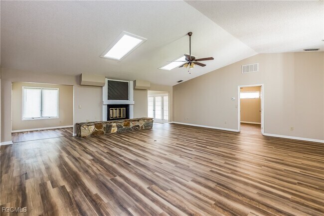 Photo - 1253 Paradise Way