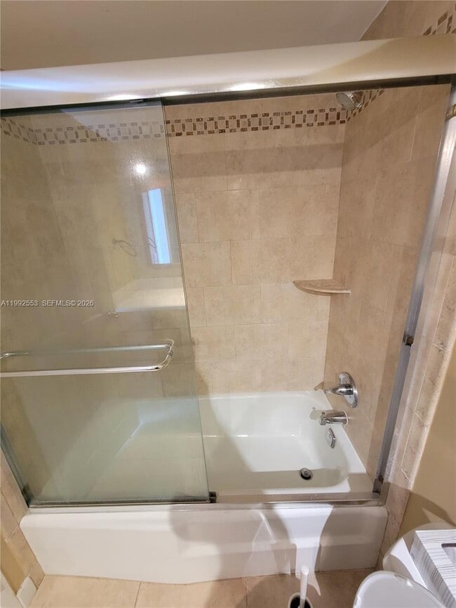 Photo - 2020 NE 135th St Unidad 904