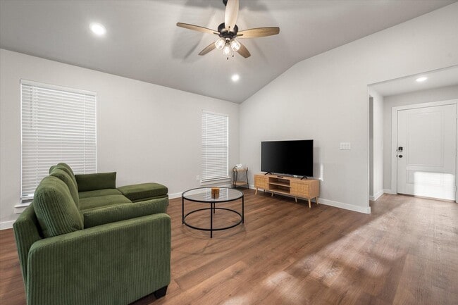 Photo - 2166 Langford Ave