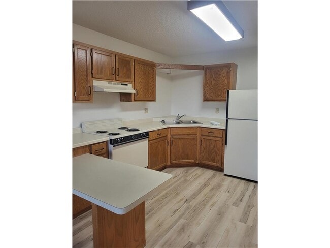 Building Photo - 609 Main St S Unit 4