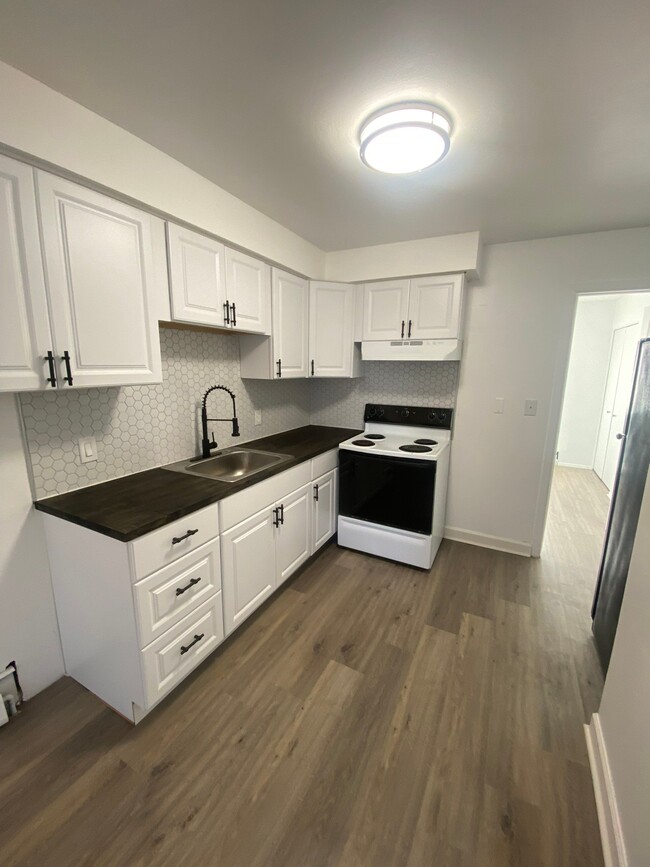 Building Photo - ONE11 RESIDENCES - BRIGHTON Unit 2 Rental