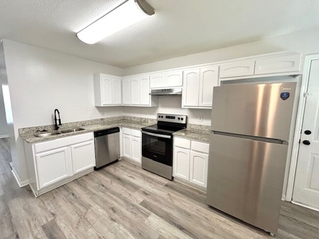 Photo - Beautiful 3 Bedroom 2 Bath Home in the Heart of Madison!