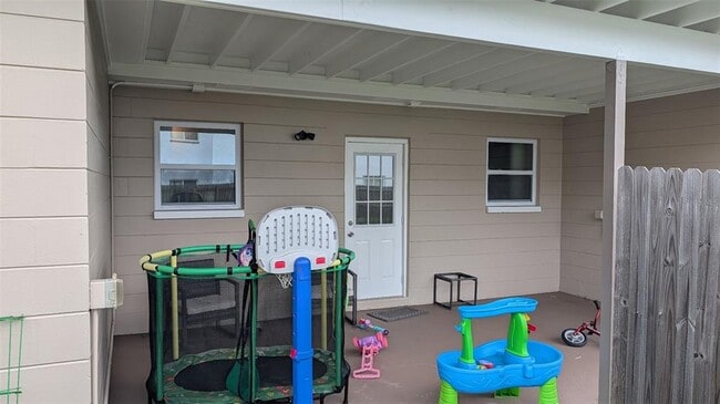 Photo - 2131 W Bay Dr