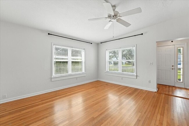 Photo - 1641 Chestnut Ave