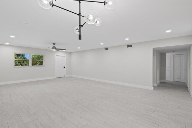 Photo - 1339 Ave Unit UPSTAIRS