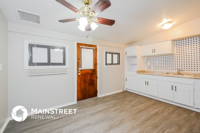 Photo - 734 W Holladay Dr