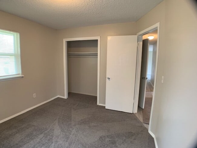 Building Photo - 3 Bedroom Southwest OKC