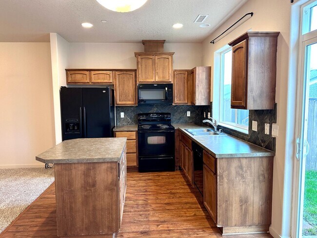 Photo - Beautiful 3 Bd 2.5 Ba Town Home by Vancouver Mall