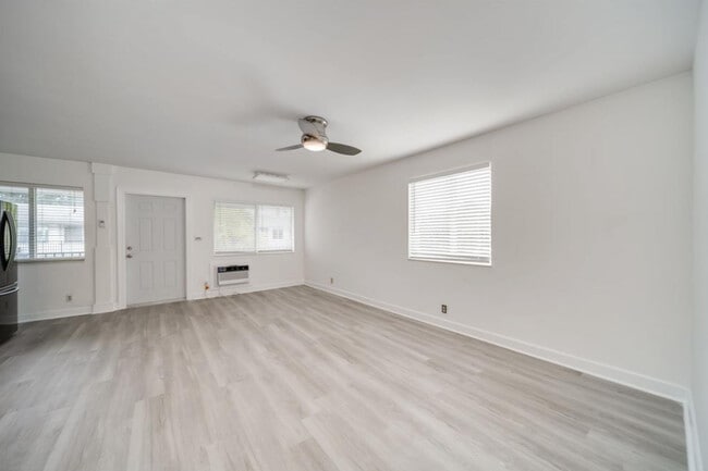 Living Space - 1814 E Oakland Park Blvd Unit 1814 E Oakland Park Blvd