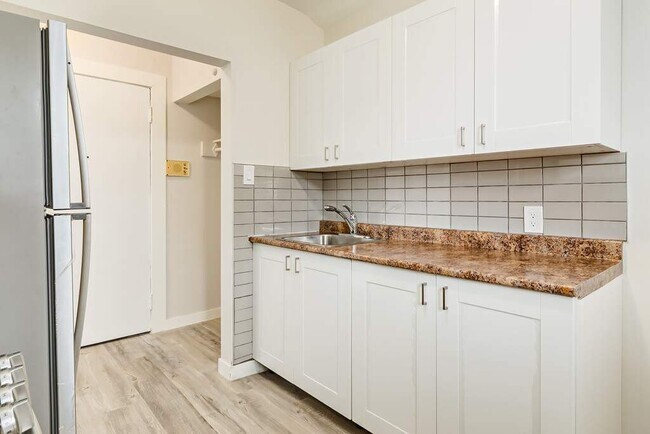 Photo - Albert Manor