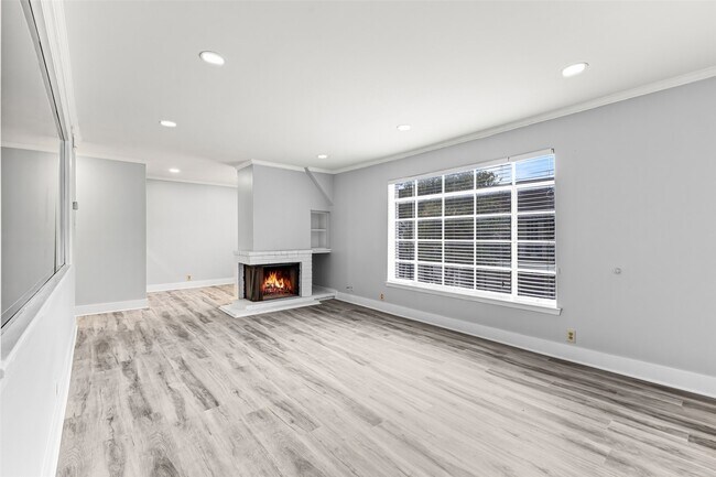 Photo - 2501 Marilee Ln Unit 4