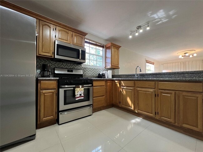 Photo - 636 NW 11th St