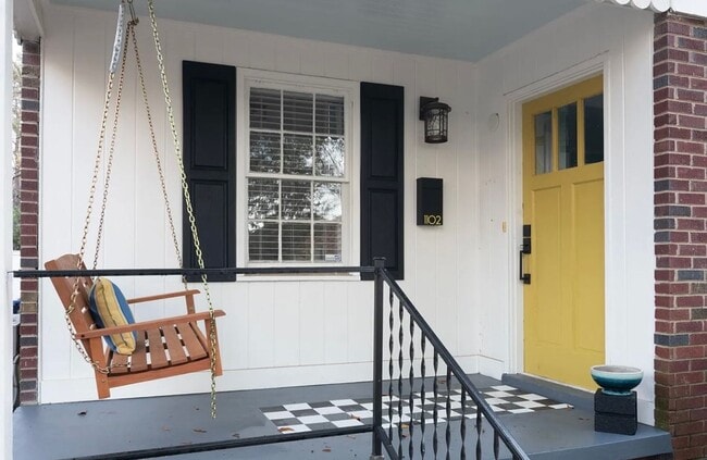 Building Photo - 2 Bedroom, 1 Bath in Melrose Heights - Ava... Rental