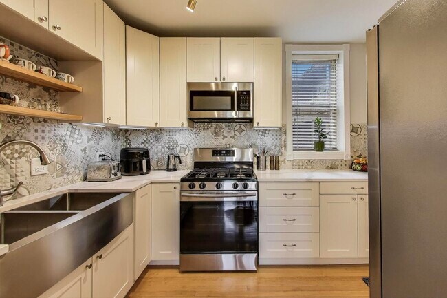 Photo - 600 N La Grange Rd