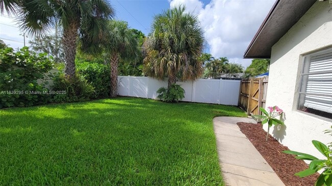 Photo - 116 NW 3rd Ct