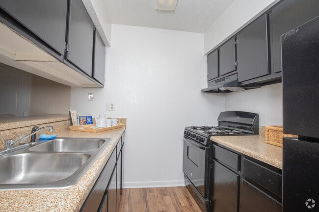 2BR, 2BA - 1000SF - Reserve at Brookhaven