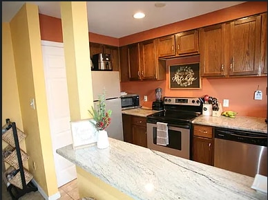 Building Photo - 408 E Virginia St Rental