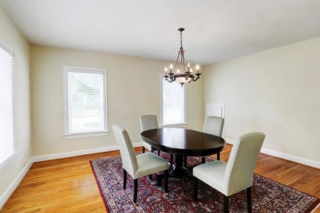 Photo - 2313 Wroxton Rd